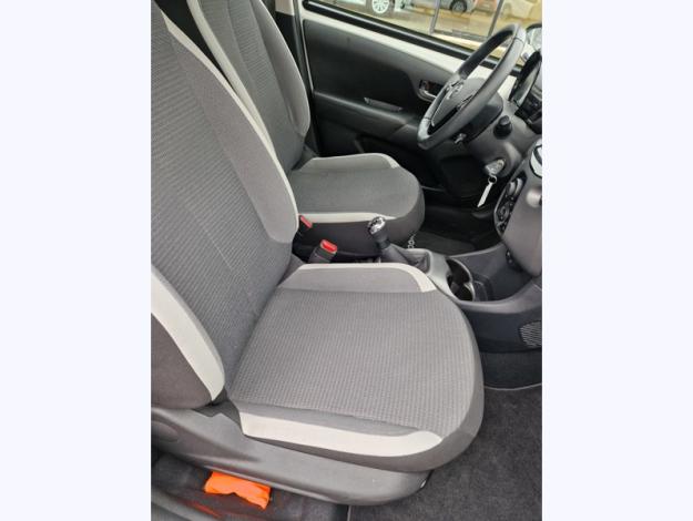 TOYOTA Aygo 1.0 VVT-i x-play  