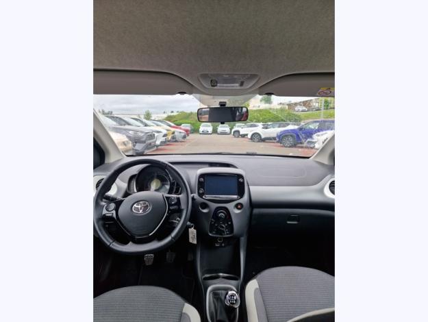 TOYOTA Aygo 1.0 VVT-i x-play  