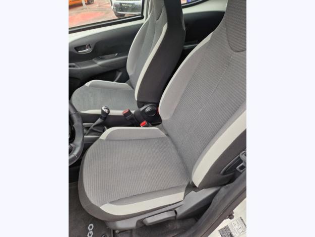 TOYOTA Aygo 1.0 VVT-i x-play  