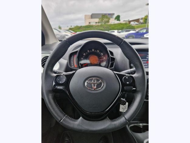 TOYOTA Aygo 1.0 VVT-i x-play  