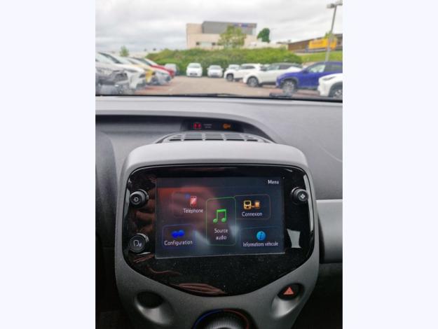 TOYOTA Aygo 1.0 VVT-i x-play  