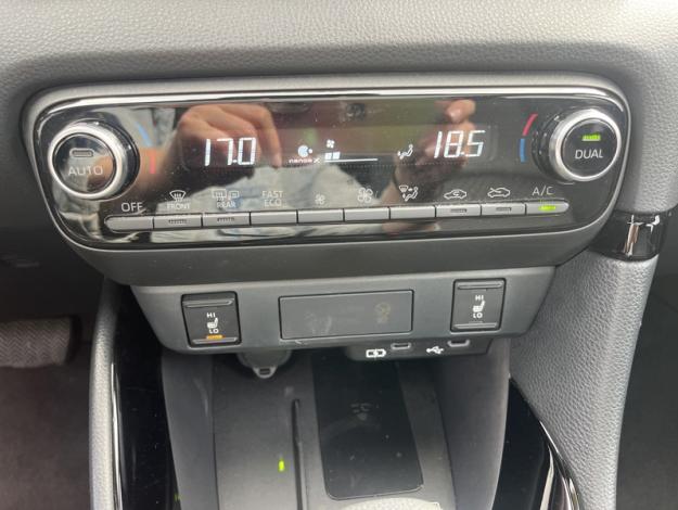 TOYOTA Yaris 130h Première  