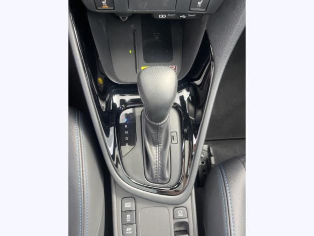 TOYOTA Yaris 130h Première  