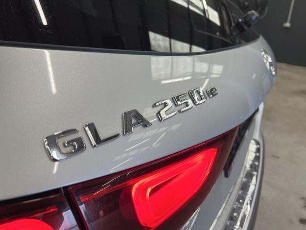 MERCEDES-BENZ GLA-Klasse GLA 250 e Off-Roader