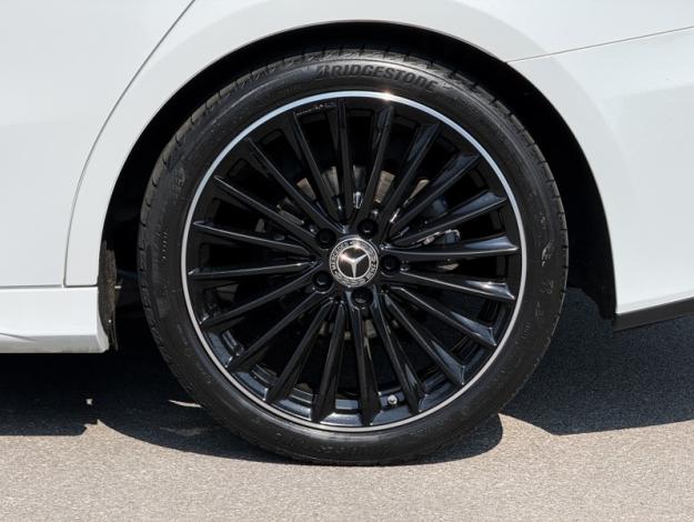 MERCEDES-BENZ Classe A 180 d Berline AMG Line  
