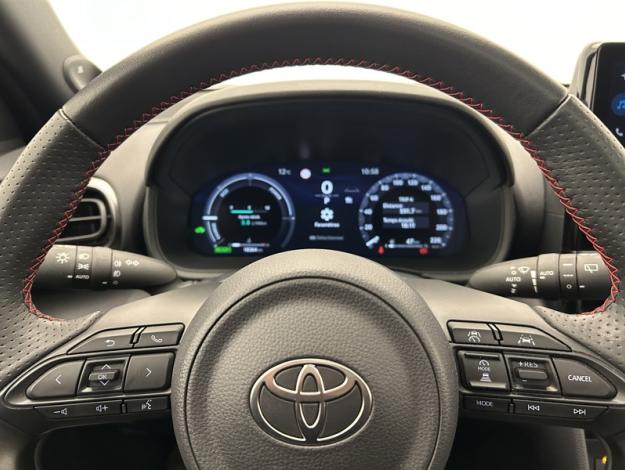TOYOTA Yaris Cross 1.5 130H GR SPORT    TOIT PANO PACK TECHNO 