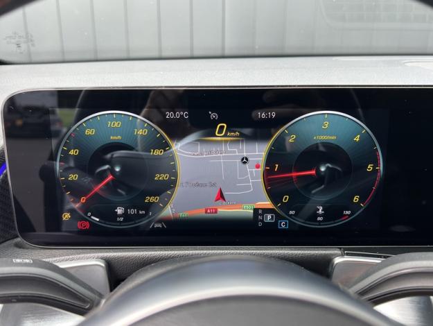 MERCEDES-BENZ GLB 200 d AMG Line  