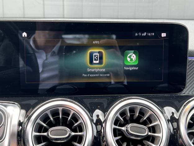 MERCEDES-BENZ GLB 200 d AMG Line  