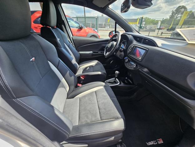 TOYOTA Yaris 100h HYBRID GR SPORT  