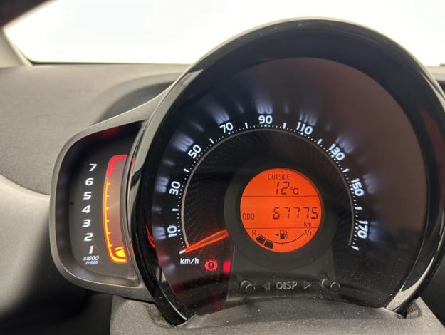 TOYOTA Aygo 1.0 VVT-i x-play  72 ch 
