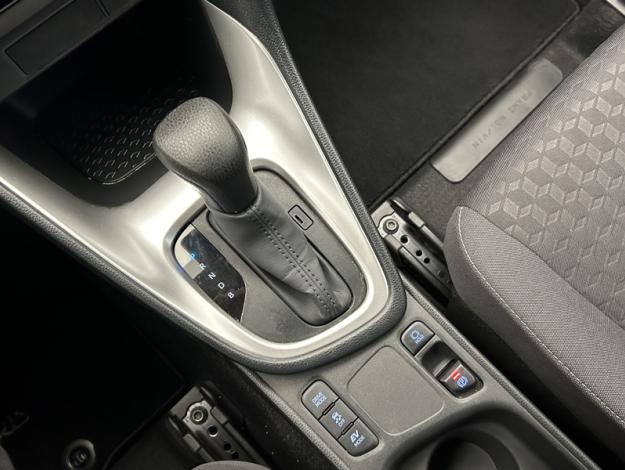 TOYOTA Yaris 116h Design  