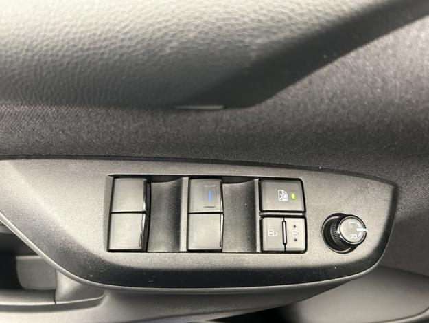 TOYOTA Yaris 116h Design  