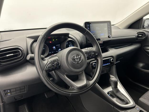 TOYOTA Yaris 116h Design  