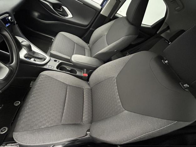 TOYOTA Yaris 116h Design  