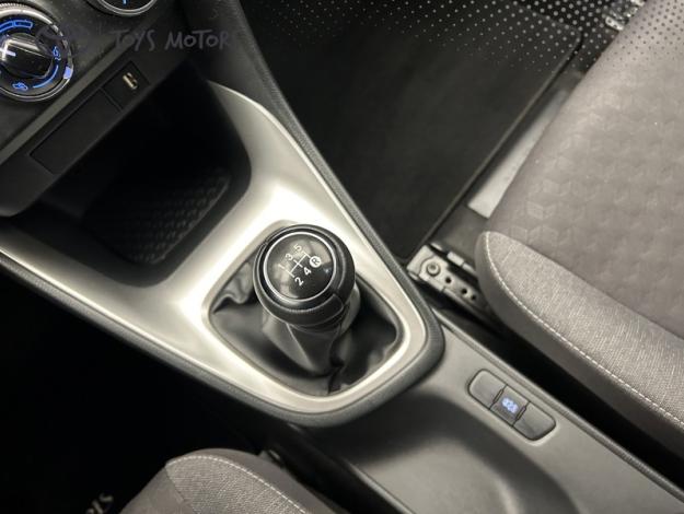 TOYOTA Yaris 70 VVT-i Design  