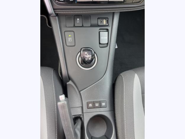 TOYOTA Auris 1.8 HYBRID 136 CVT AUTO DESIGN  1.8 136 ch 