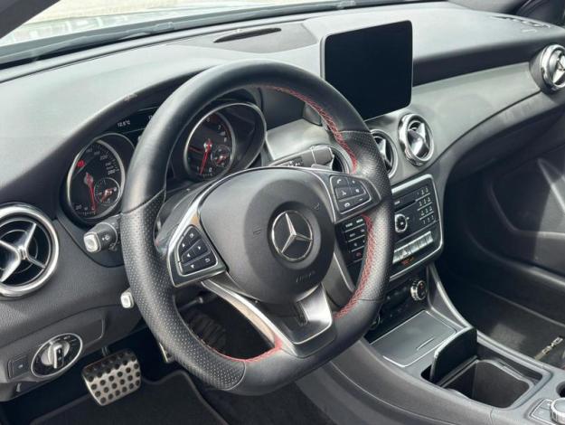 MERCEDES-BENZ GLA 200 AMG Pack Night  