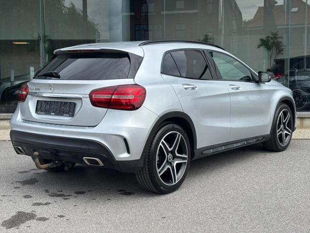 MERCEDES-BENZ GLA 200 AMG Pack Night  
