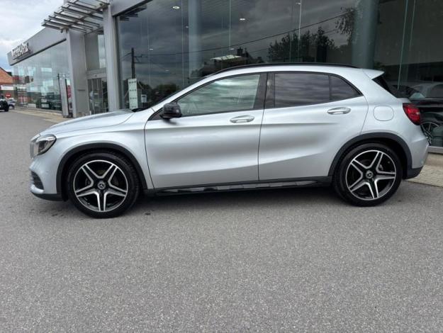 MERCEDES-BENZ GLA 200 AMG Pack Night  