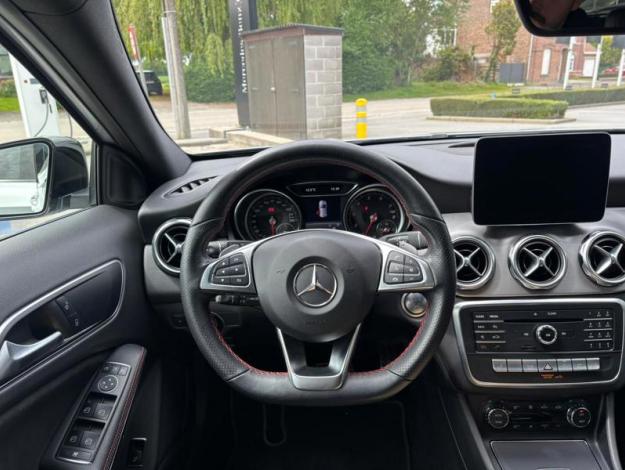 MERCEDES-BENZ GLA 200 AMG Pack Night  