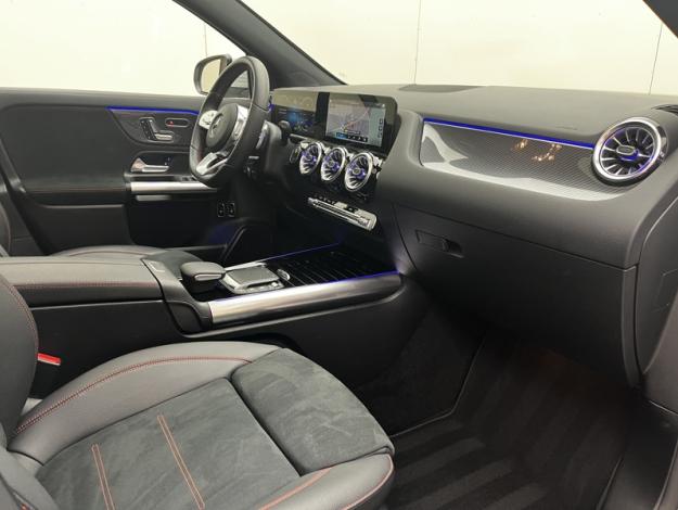 MERCEDES-BENZ GLA 250 e AMG Line  