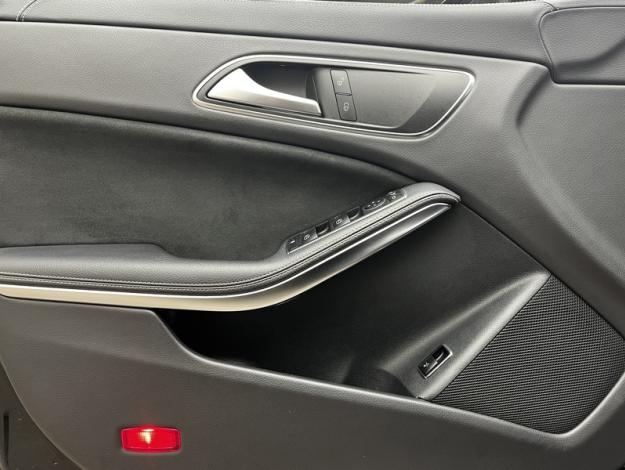 MERCEDES-BENZ CLA Shooting Brake CLA 200 d Starlight Edition  