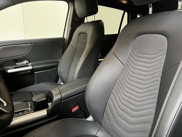 MERCEDES-BENZ GLA 200 Progressive Line  