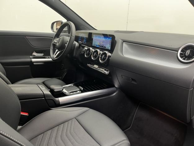 MERCEDES-BENZ GLA 200 Progressive Line  