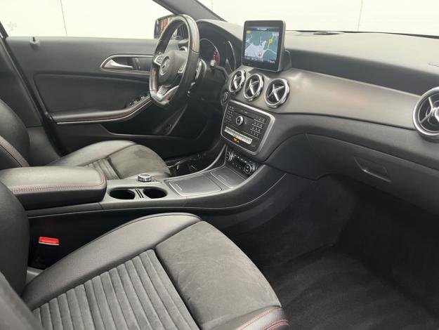 MERCEDES-BENZ GLA 200 Fascination  