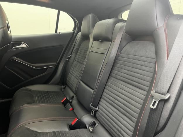 MERCEDES-BENZ GLA 200 Fascination  