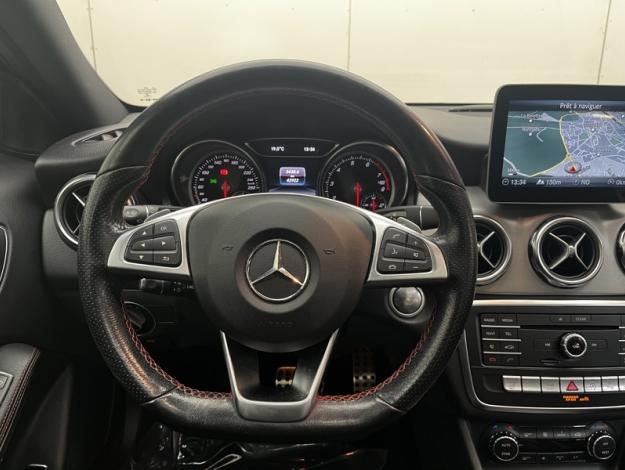 MERCEDES-BENZ GLA 200 Fascination  