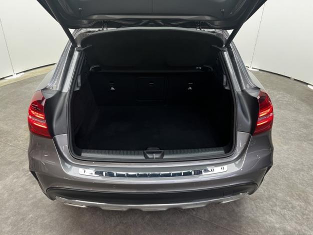 MERCEDES-BENZ GLA 200 Starlight Edition  