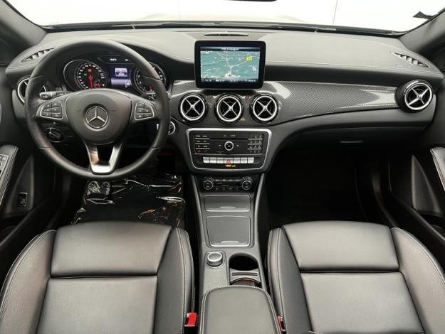 MERCEDES-BENZ GLA 200 Starlight Edition  