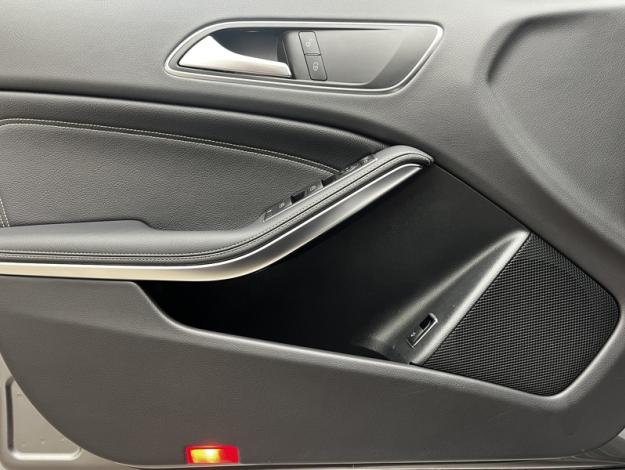MERCEDES-BENZ GLA 200 Starlight Edition  
