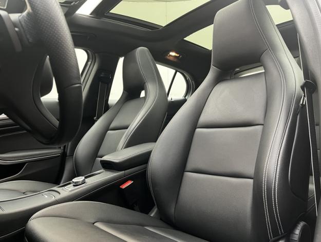 MERCEDES-BENZ GLA 200 Starlight Edition  