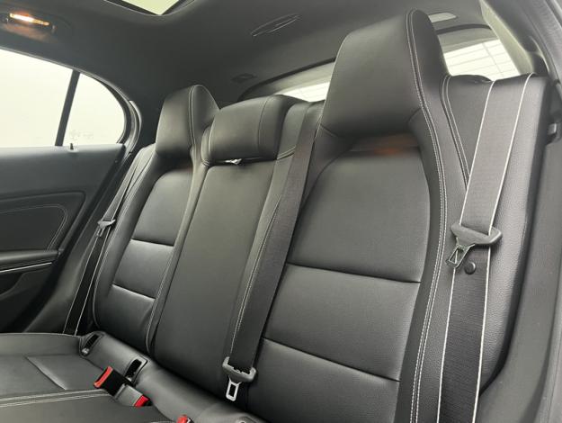MERCEDES-BENZ GLA 200 Starlight Edition  