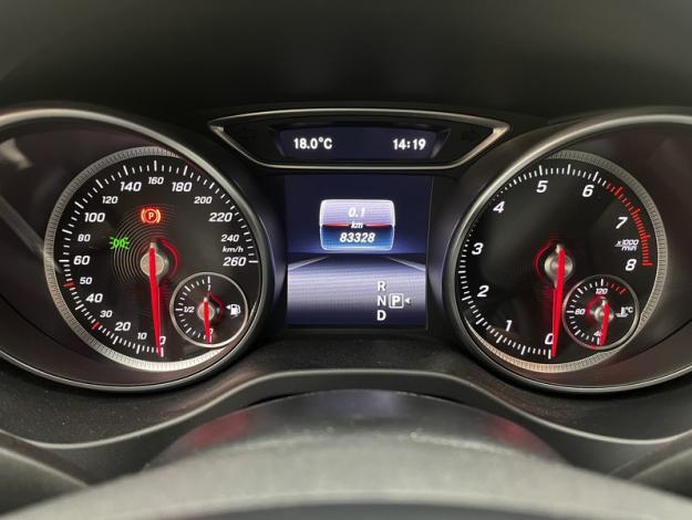 MERCEDES-BENZ GLA 200 Starlight Edition  