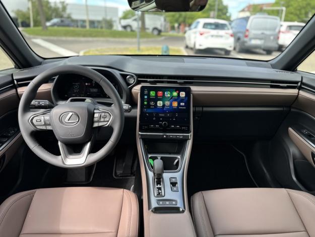 LEXUS LBX 1.5 136H 2WD Elegant PACK TECH MY26  LBX HYBRIDE 2WD ELEGANT PACK TECH MY26