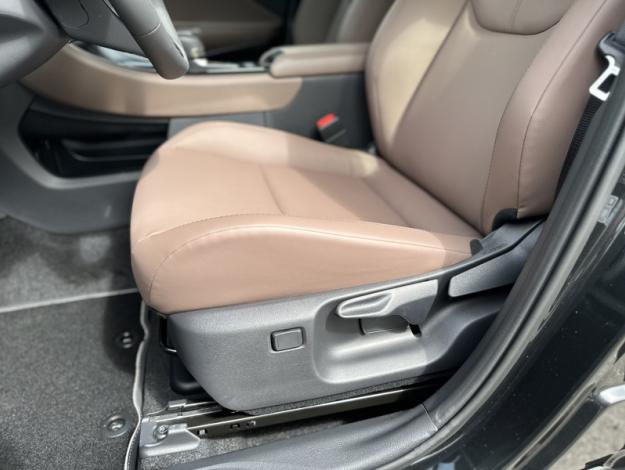 LEXUS LBX 1.5 136H 2WD Elegant PACK TECH MY26  LBX HYBRIDE 2WD ELEGANT PACK TECH MY26