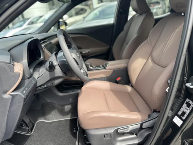 LEXUS LBX 1.5 136H 2WD Elegant PACK TECH MY26  LBX HYBRIDE 2WD ELEGANT PACK TECH MY26