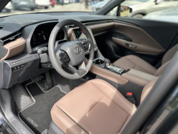LEXUS LBX 1.5 136H 2WD Elegant PACK TECH MY26  LBX HYBRIDE 2WD ELEGANT PACK TECH MY26