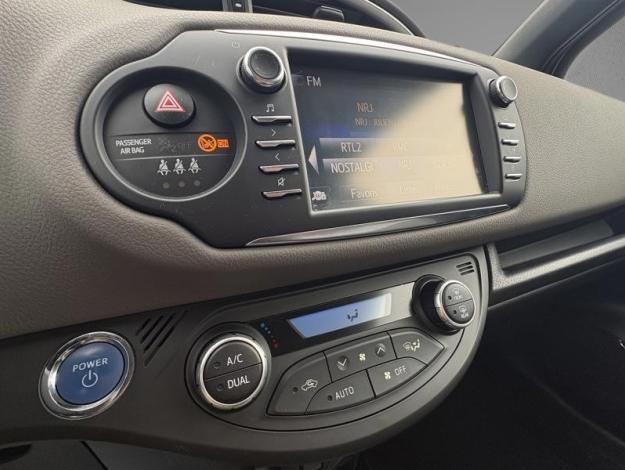 TOYOTA Yaris 100h HYBRID Collection  