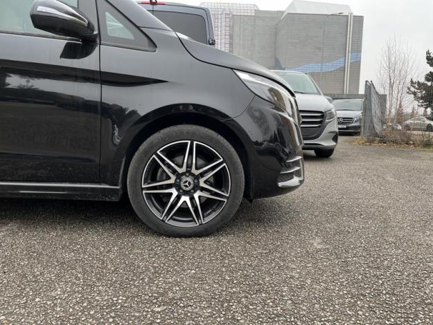 MERCEDES-BENZ Třídy V V 300 d 4MATIC AVANTGARDE AMG (9/28)