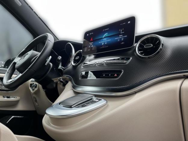 MERCEDES-BENZ Třídy V V 300 d 4MATIC AVANTGARDE AMG (17/28)