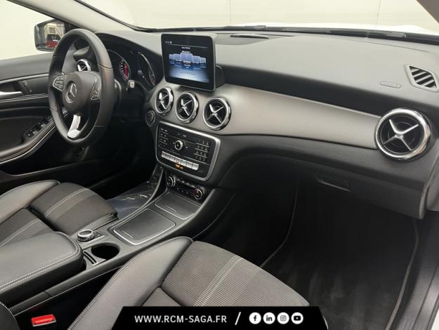 MERCEDES-BENZ GLA 180 Sensation  
