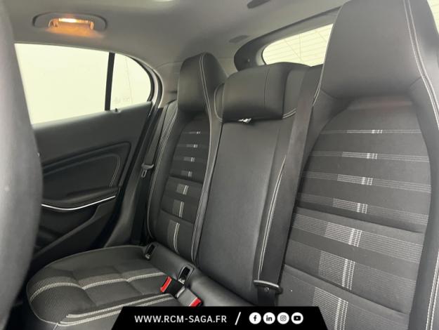 MERCEDES-BENZ GLA 180 Sensation  