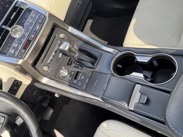 LEXUS NX 2.5 300H Executive 4WD   