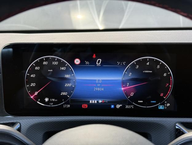 MERCEDES-BENZ Classe A 180 AMG Line  
