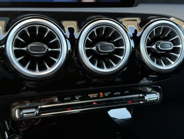 MERCEDES-BENZ Classe A 180 AMG Line  