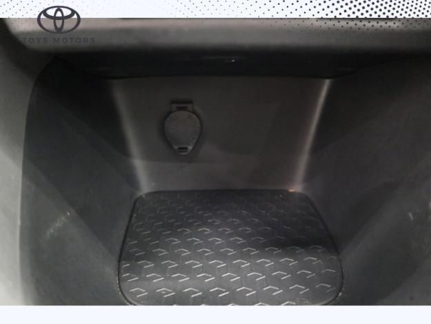 TOYOTA Yaris 70 VVT-i Dynamic  